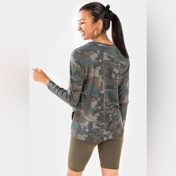 Francesca’s Camo Side Slit Long Sleeve Tee - Picture 3 of 7